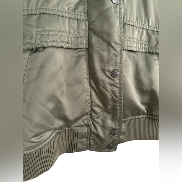 EUC American Eagle Green Satin Sherpa Fur Lined Hooded Puffer Bomber Jacket - Picture 5 of 12